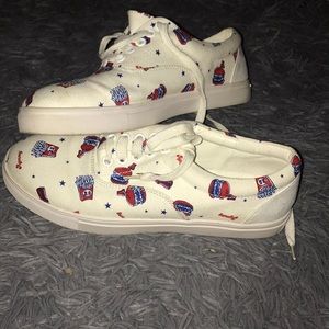 Aymmy in the batty girls sneaker